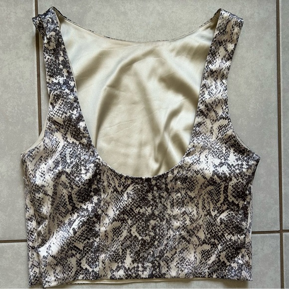 Abercrombie & Fitch Satin Sculpt Shell Top (Snakeskin) - Picture 3 of 8